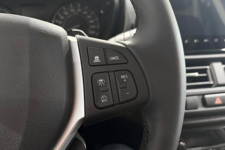 Blå Suzuki S-Cross fra 2025