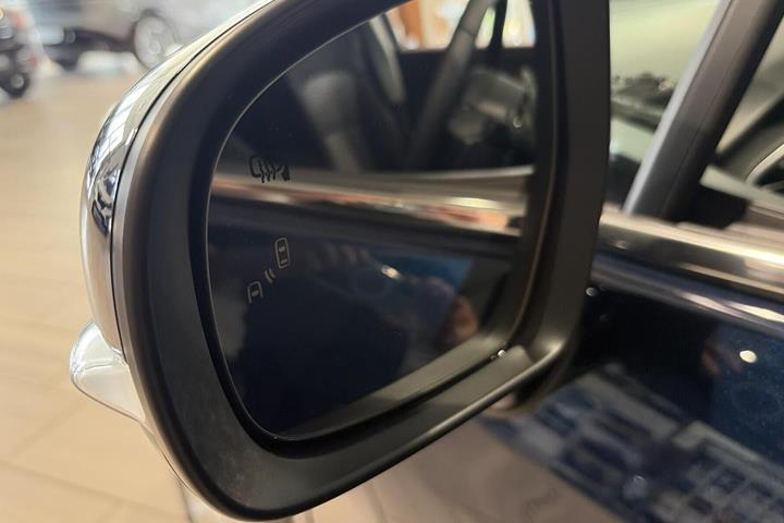 Blå Suzuki S-Cross fra 2025