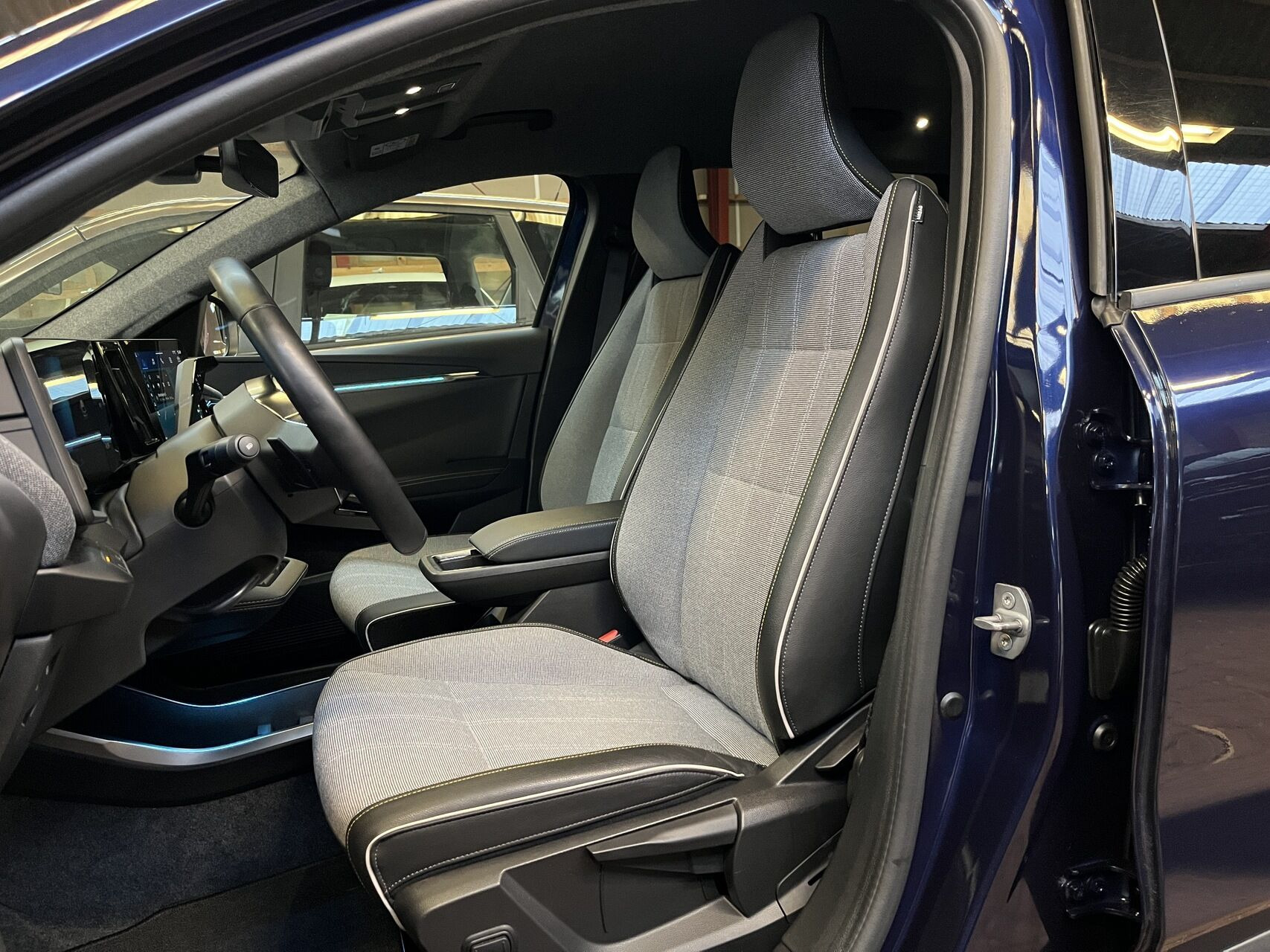 Blå Renault Scénic fra 2024