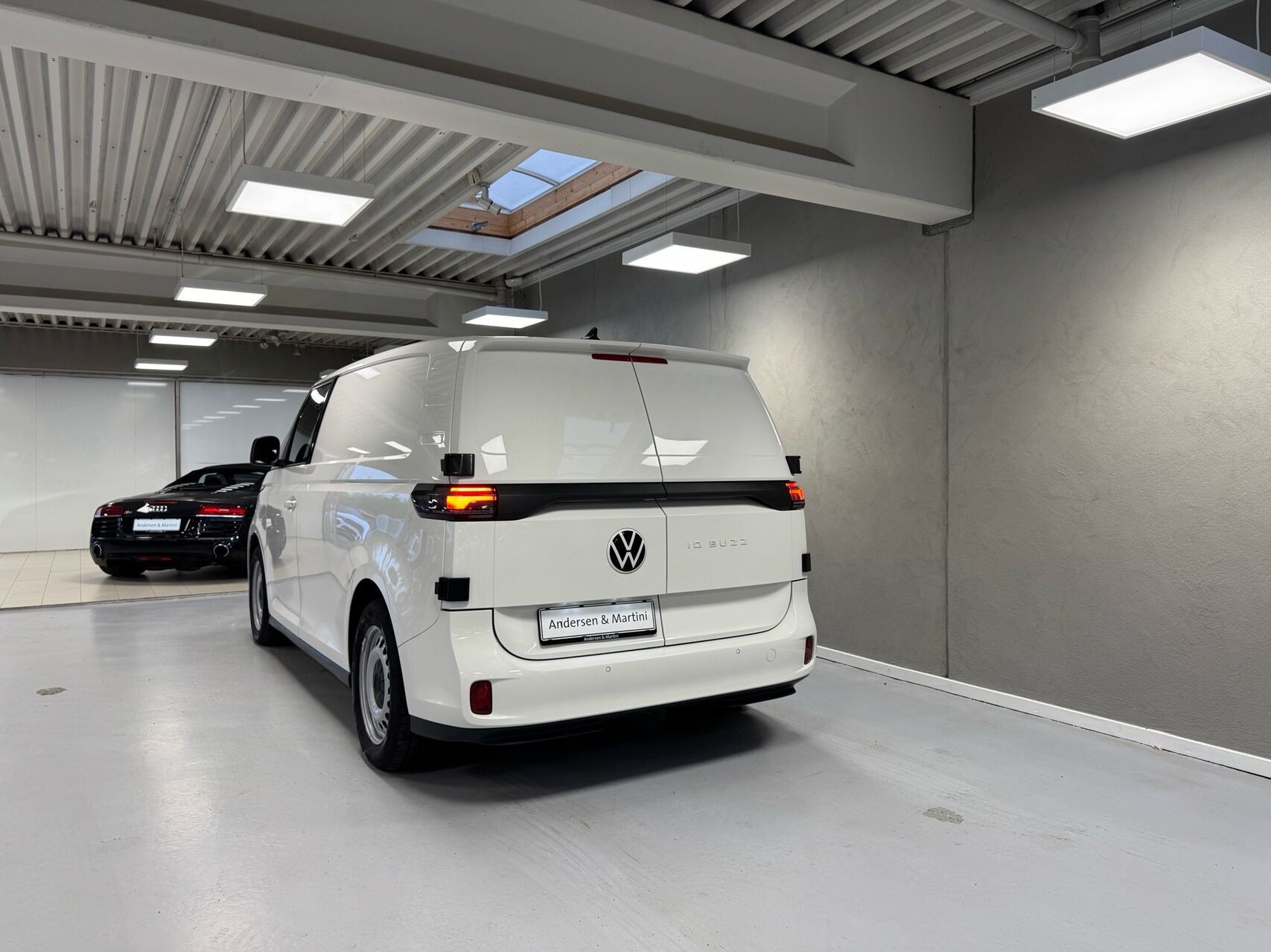 Hvid VW ID.Buzz Cargo fra 2024