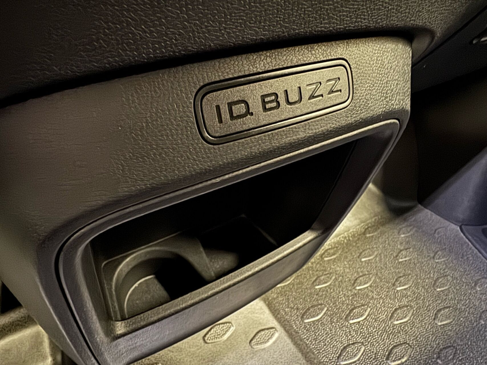 Hvid VW ID.Buzz Cargo fra 2024