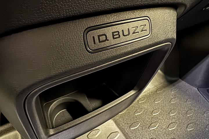 Hvid VW ID.Buzz Cargo fra 2024
