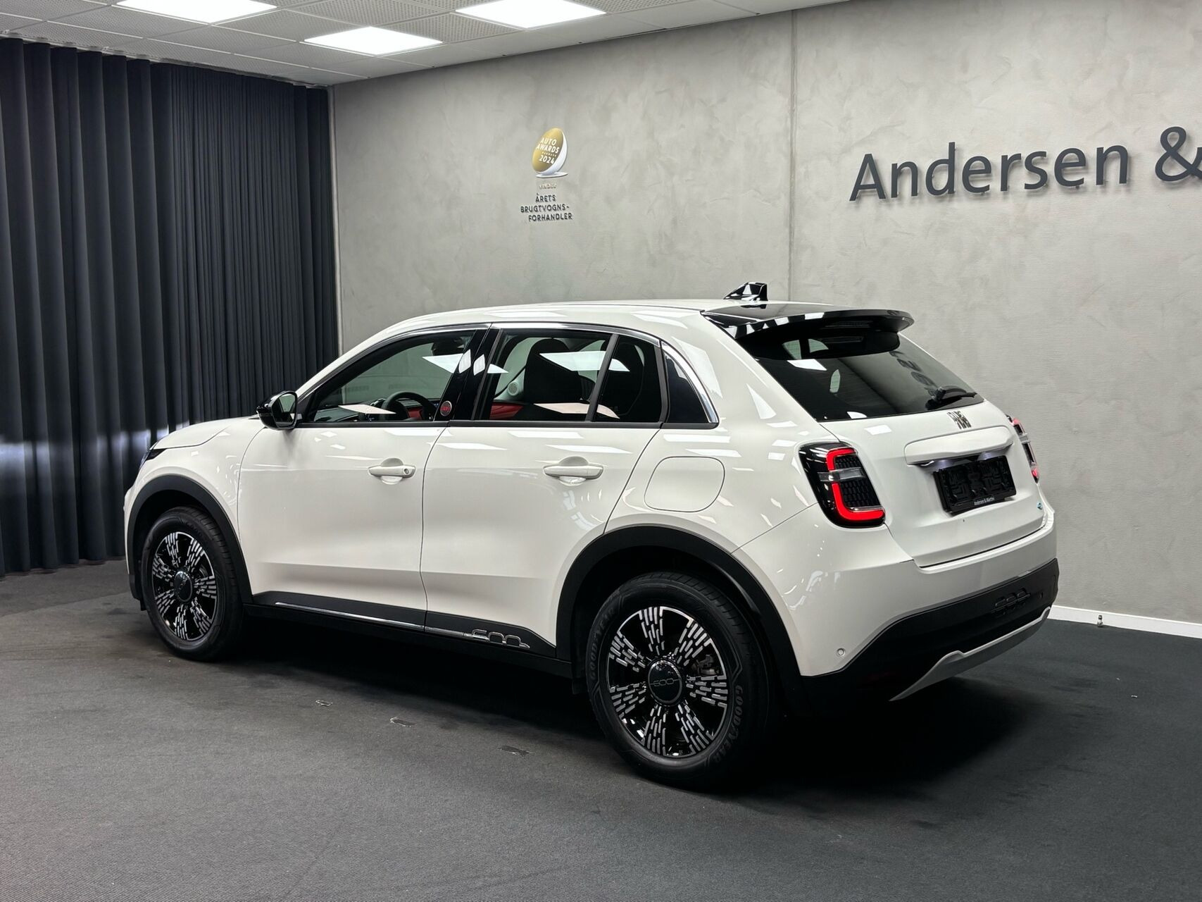 Hvid Fiat 600e fra 2025