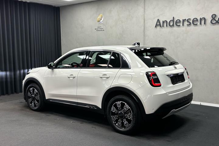 Hvid Fiat 600e fra 2025