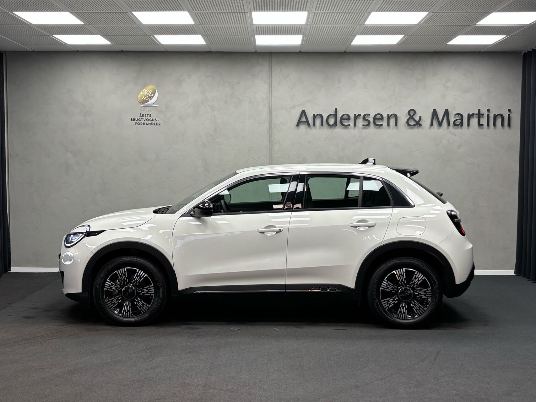 Hvid Fiat 600e fra 2025