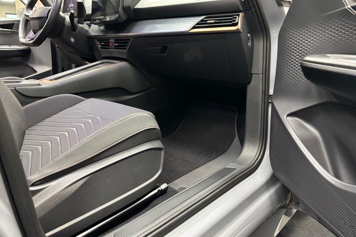 Grå Cupra Born fra 2023