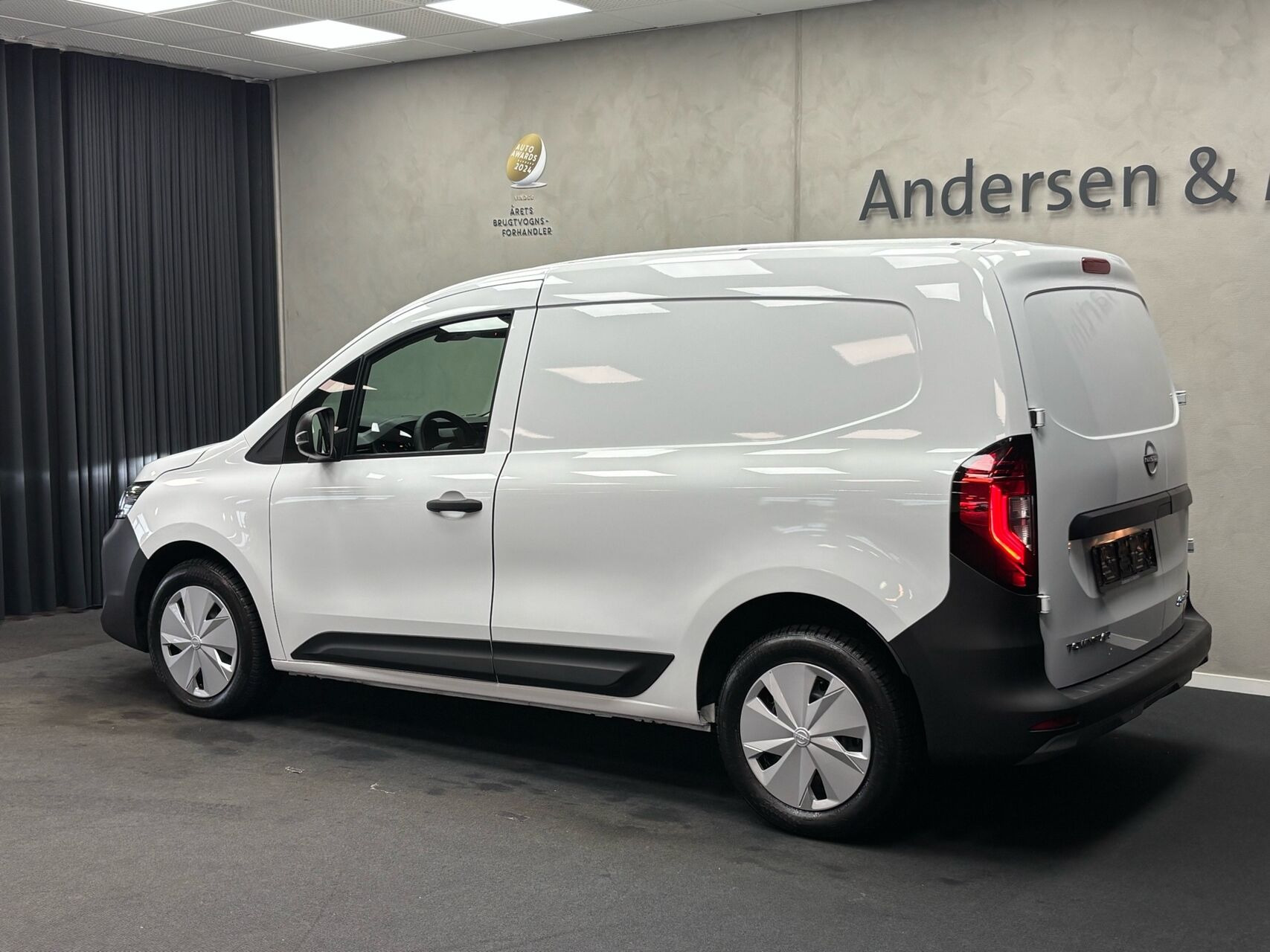 Hvid Nissan Townstar fra 2024