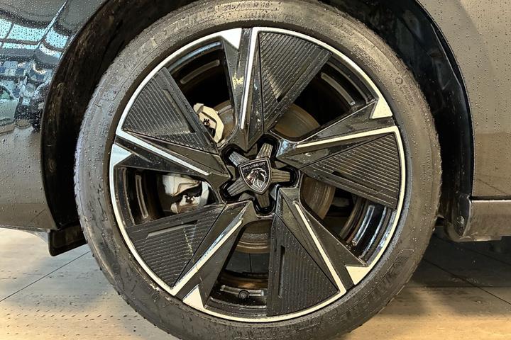Sort Peugeot E-308 fra 2025