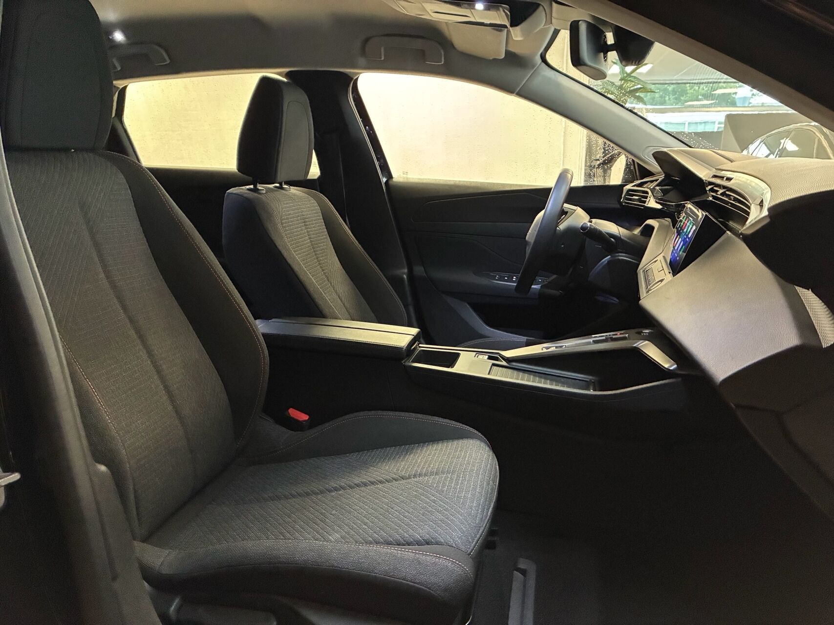Sort Peugeot E-308 fra 2025