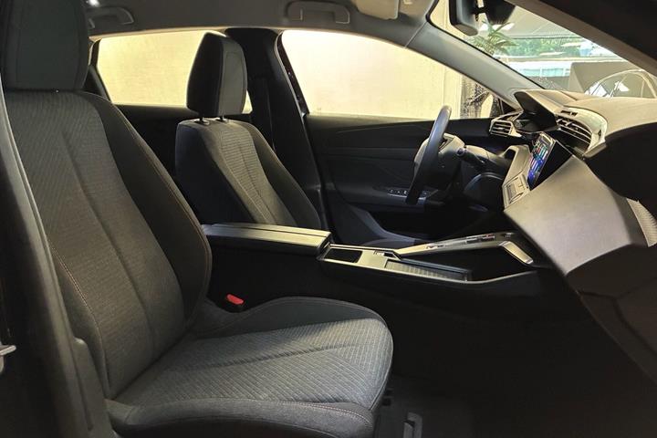 Sort Peugeot E-308 fra 2025