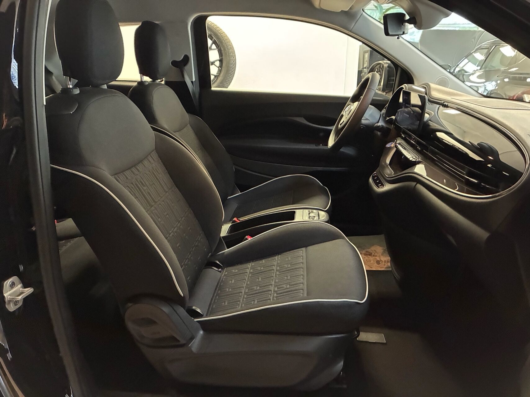 Sort Fiat 500e fra 2023