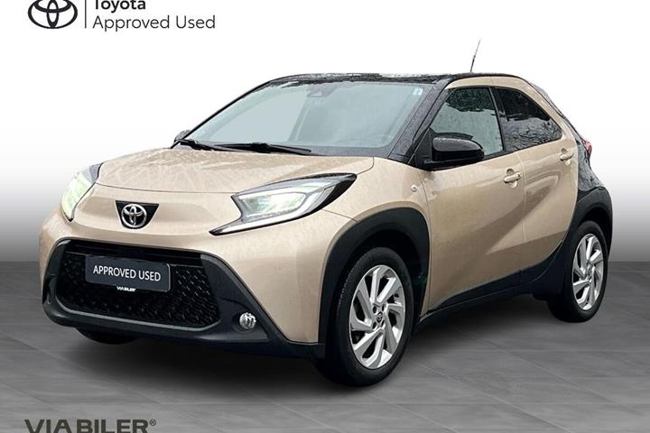 Beige Toyota Aygo X fra 2023