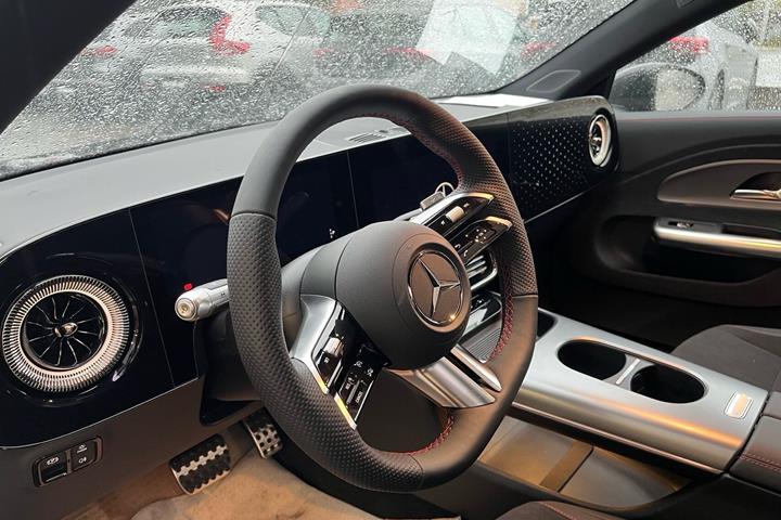 Sort Mercedes CLA250+ fra 2026