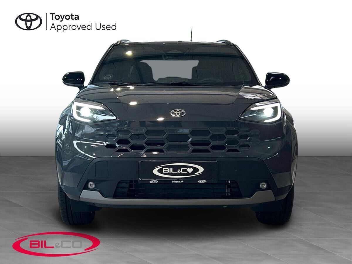 Grå Toyota Yaris Cross fra 2026