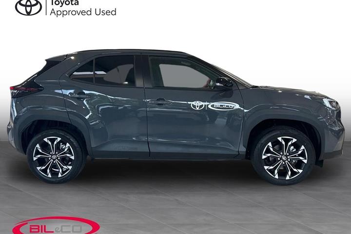 Grå Toyota Yaris Cross fra 2026