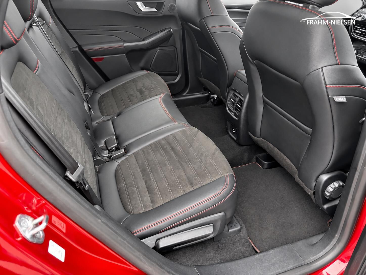 Rød Ford Kuga fra 2021