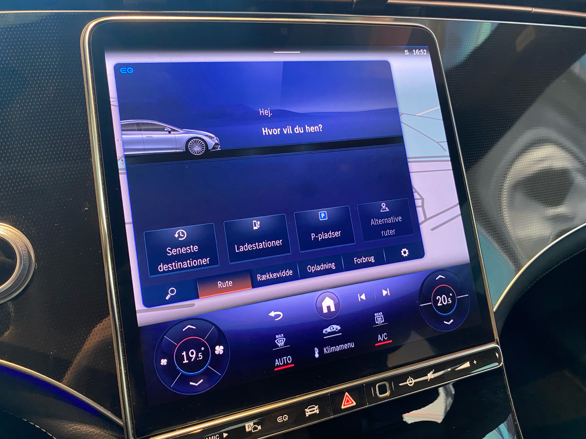 Hvid Mercedes EQE350 fra 2023