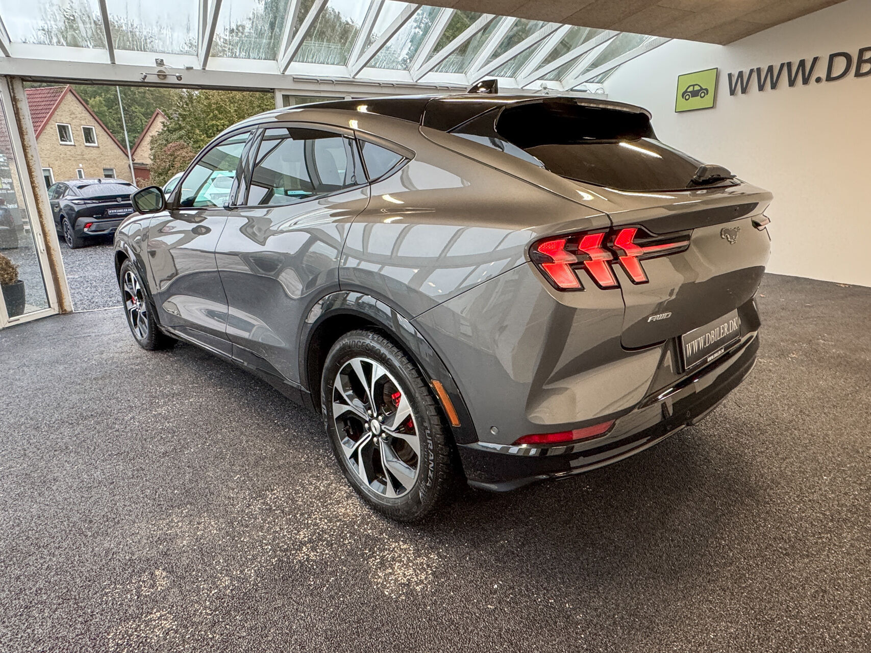 Grå Ford Mustang Mach-E fra 2023