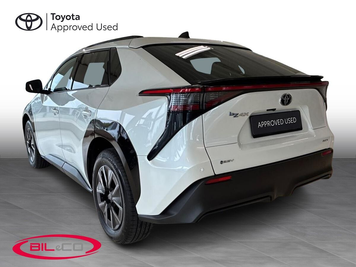 Hvid Toyota BZ4X fra 2026
