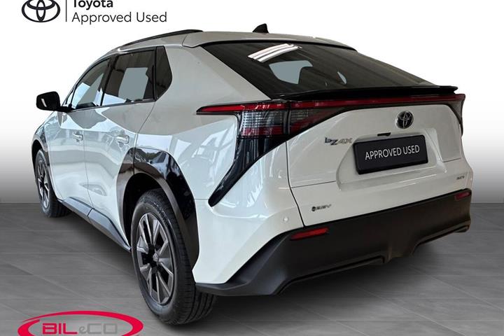 Hvid Toyota BZ4X fra 2026