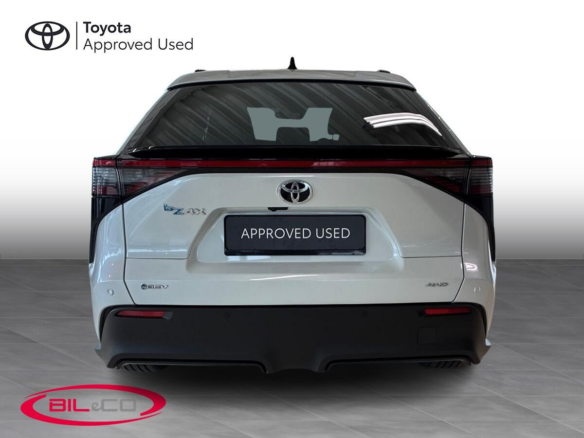 Hvid Toyota BZ4X fra 2026