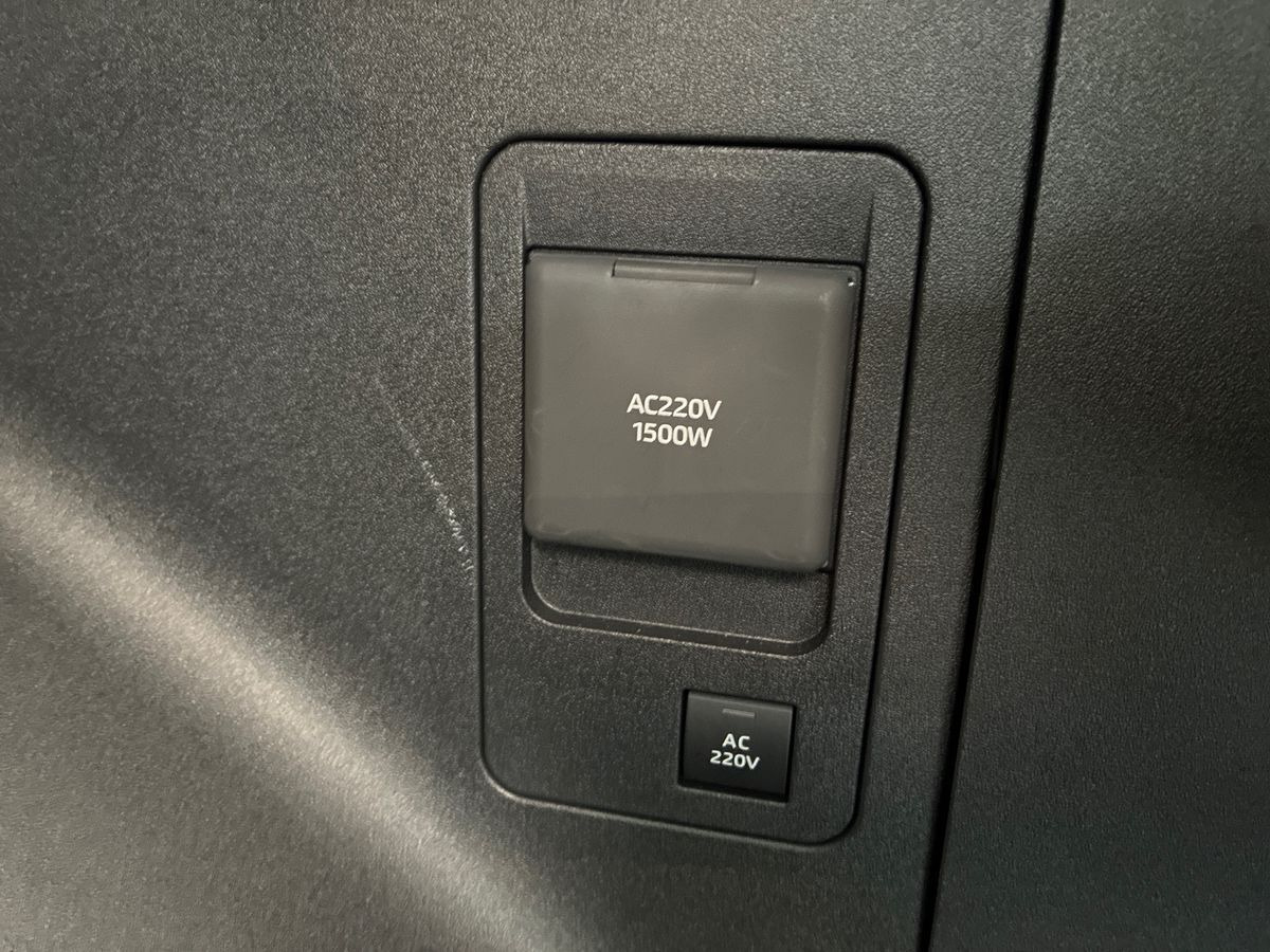 Hvid Toyota BZ4X fra 2026