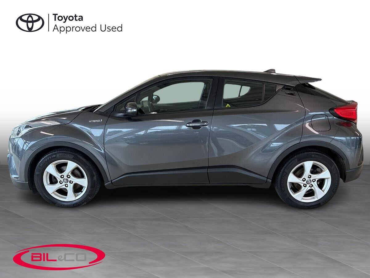 Grå Toyota C-HR fra 2018