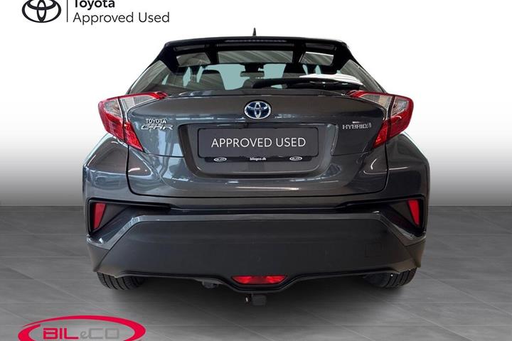 Grå Toyota C-HR fra 2018