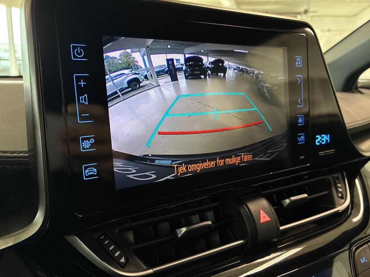 Grå Toyota C-HR fra 2018