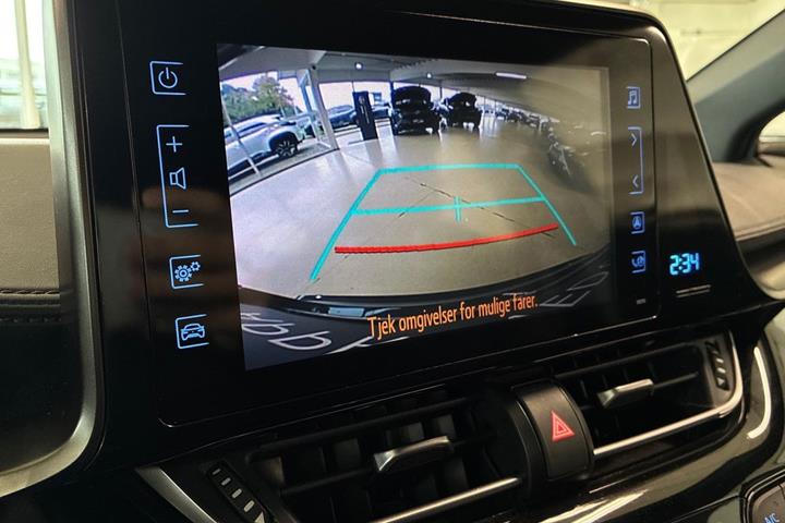 Grå Toyota C-HR fra 2018