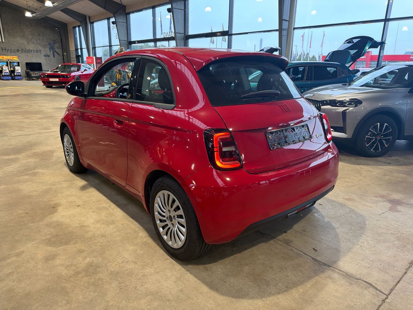 Rød Fiat 500e fra 2024