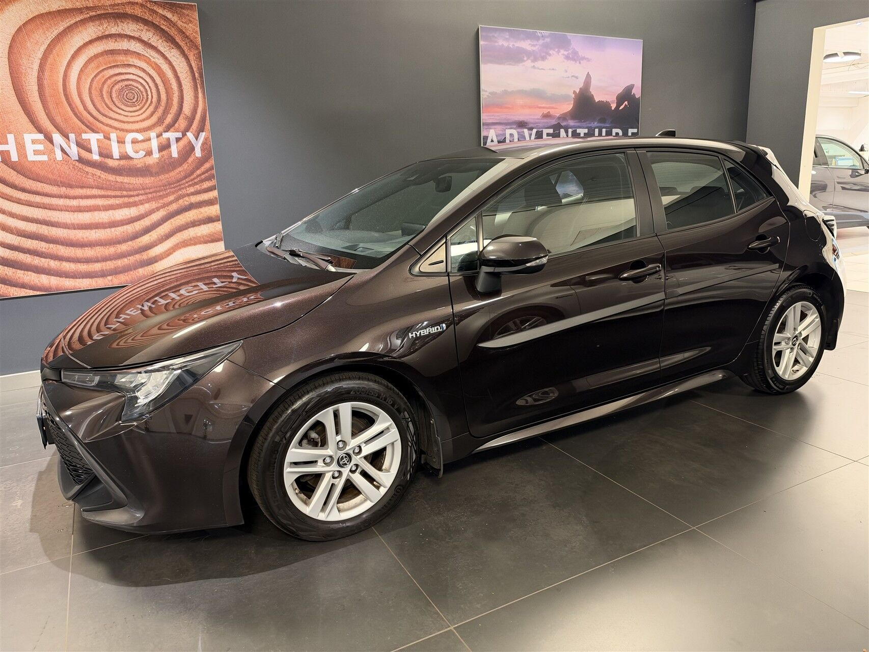 Brun Toyota Corolla fra 2019