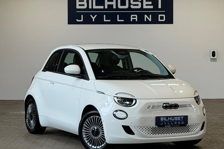Hvid Fiat 500e fra 2024