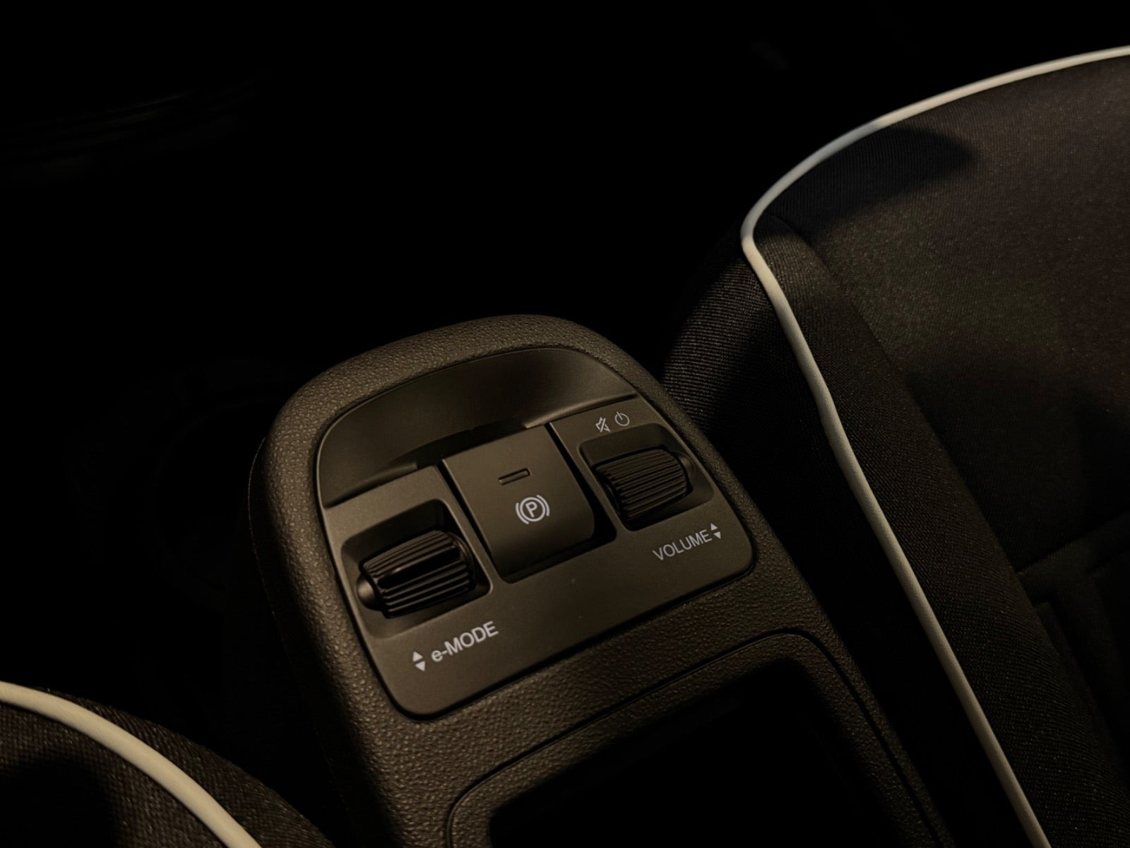 Hvid Fiat 500e fra 2024