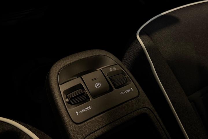 Hvid Fiat 500e fra 2024