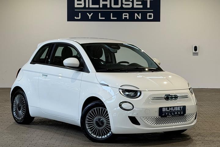 Hvid Fiat 500e fra 2024
