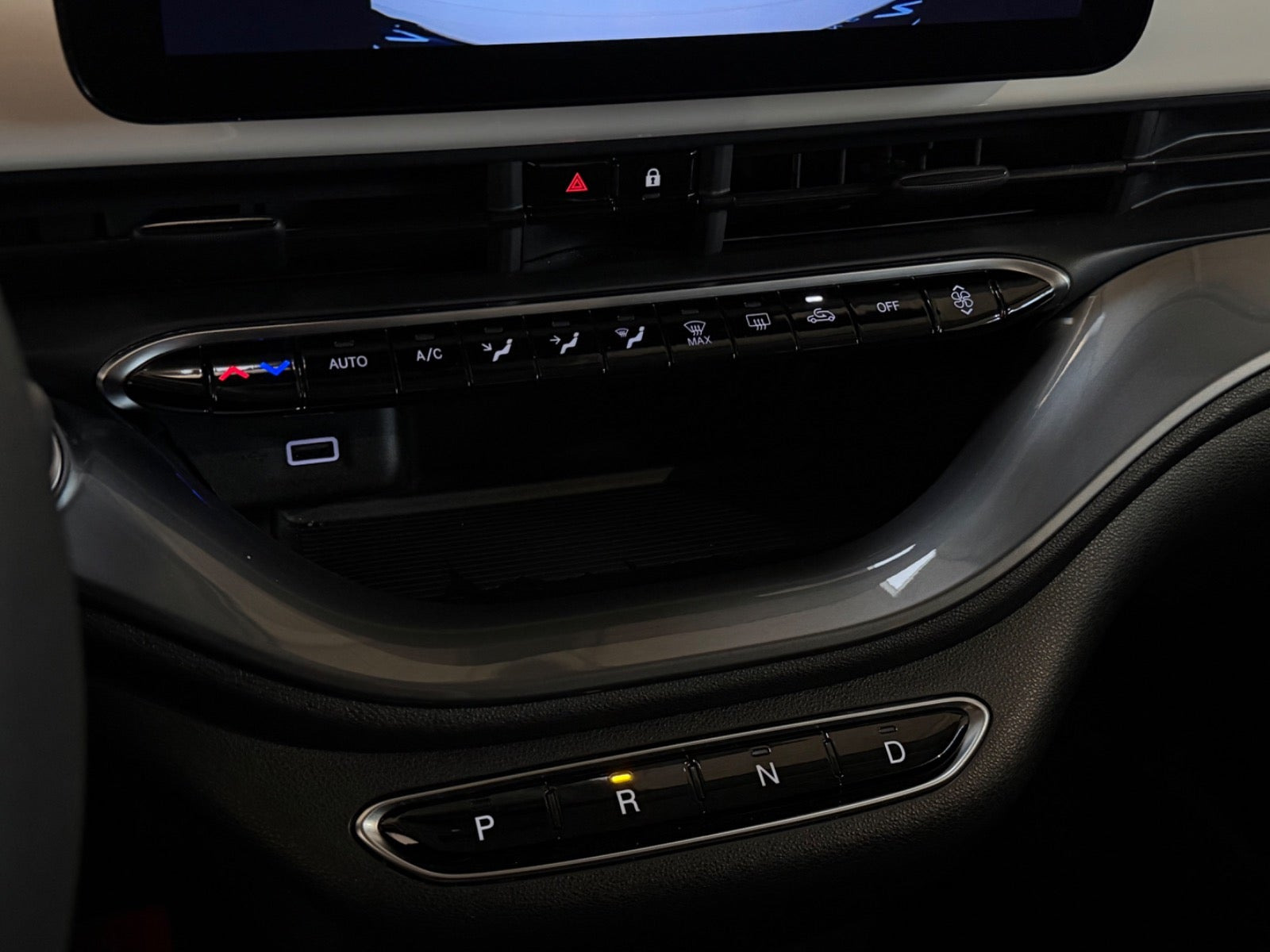 Hvid Fiat 500e fra 2024