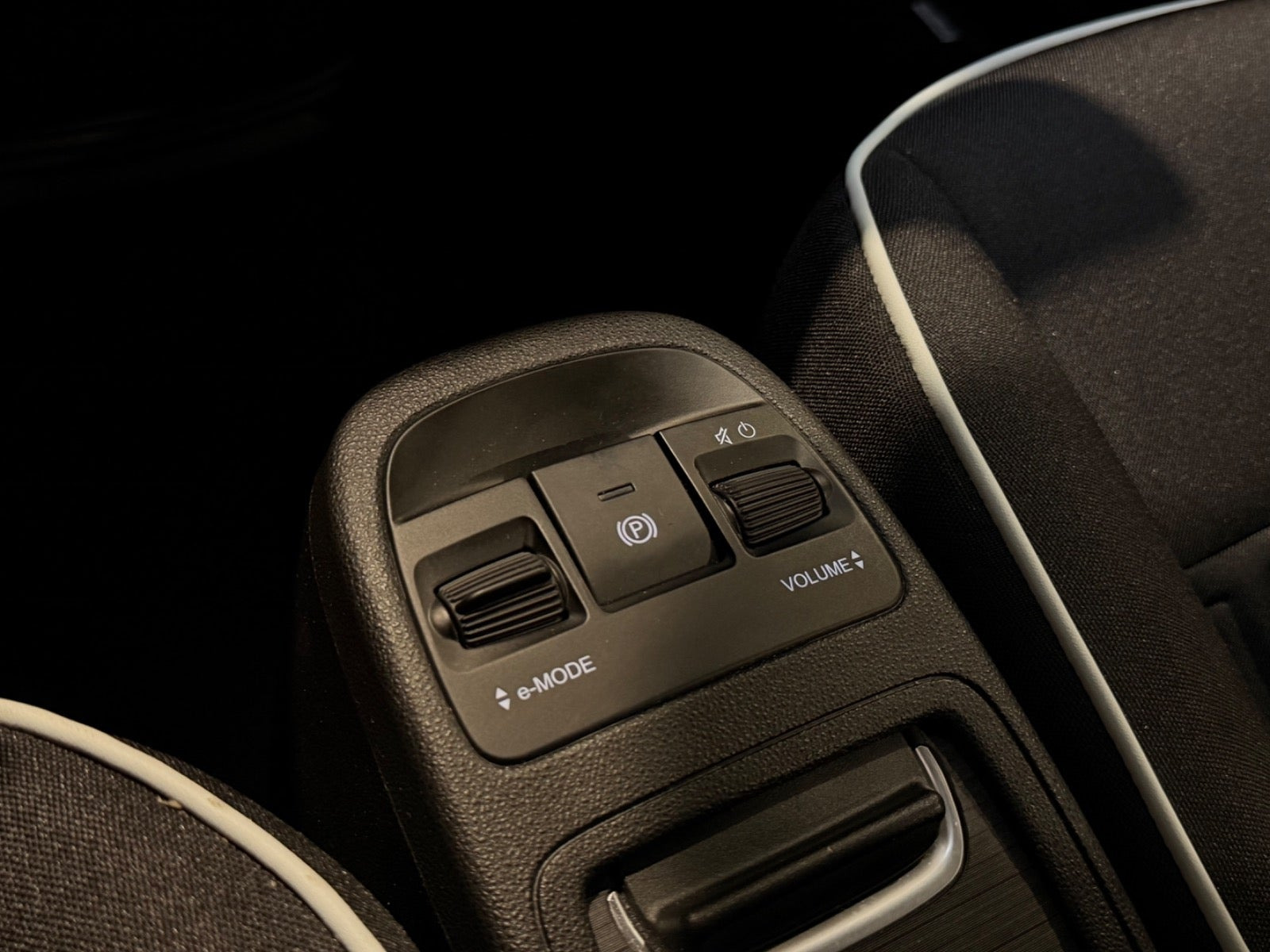 Hvid Fiat 500e fra 2024