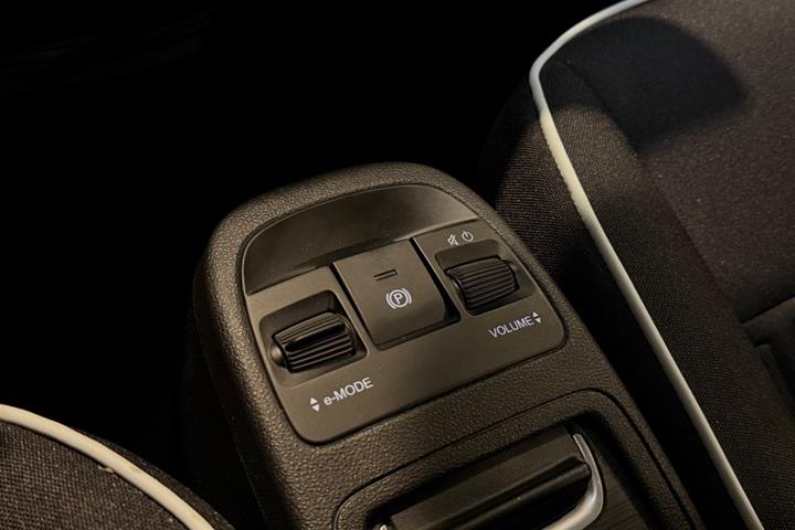 Hvid Fiat 500e fra 2024