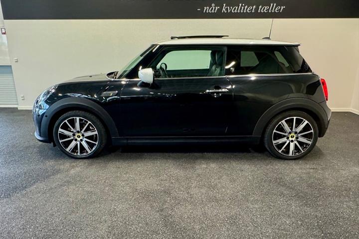Sort Mini Cooper SE fra 2022