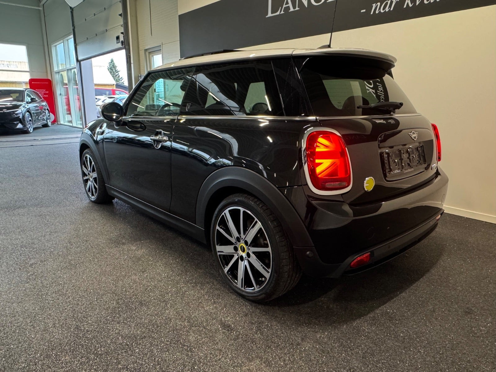 Sort Mini Cooper SE fra 2022