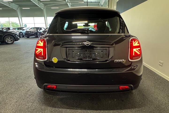 Sort Mini Cooper SE fra 2022