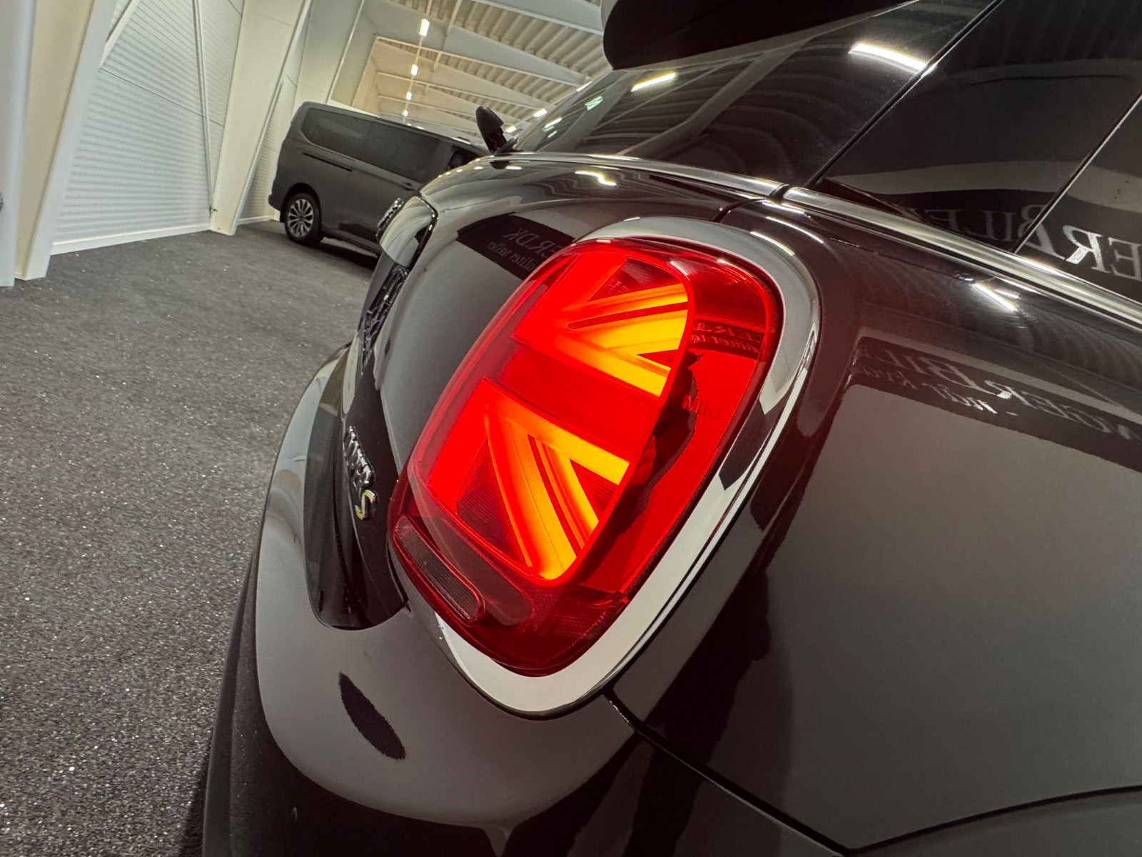 Sort Mini Cooper SE fra 2022