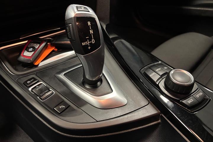 undefined BMW 320d fra 2015