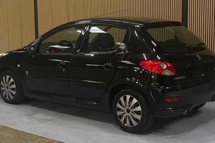 undefined Peugeot 206+ fra 2012