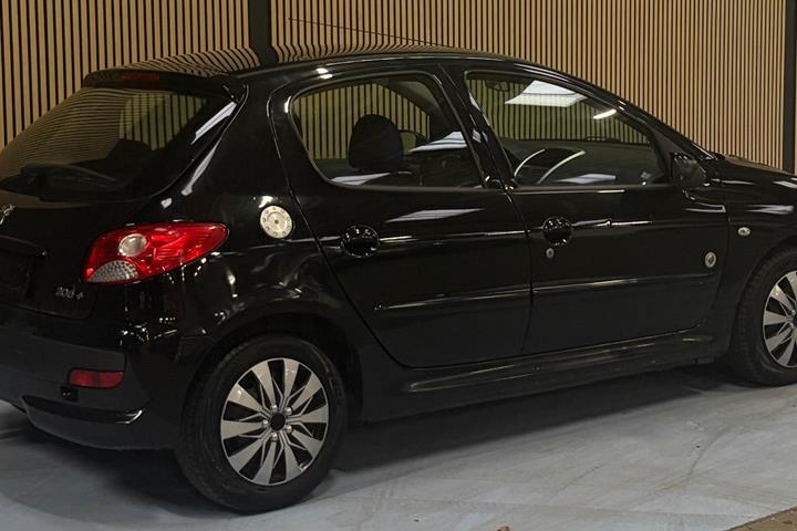undefined Peugeot 206+ fra 2012