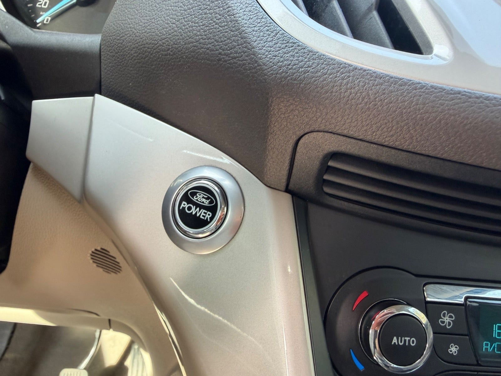 Grøn Ford C-MAX fra 2011