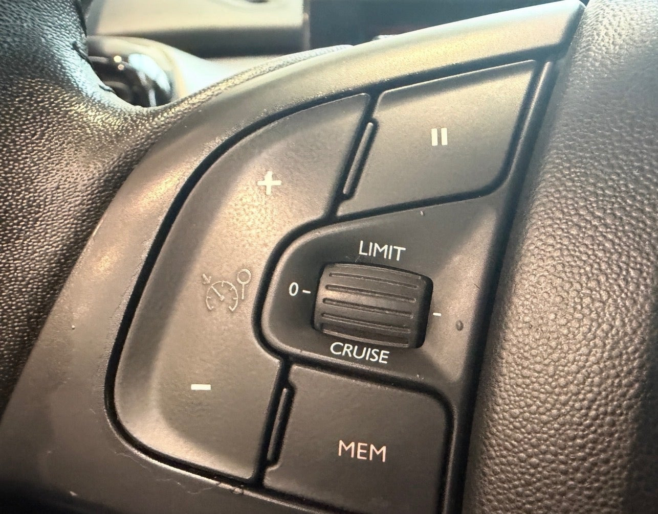 Sort Citroën C4 Cactus fra 2018