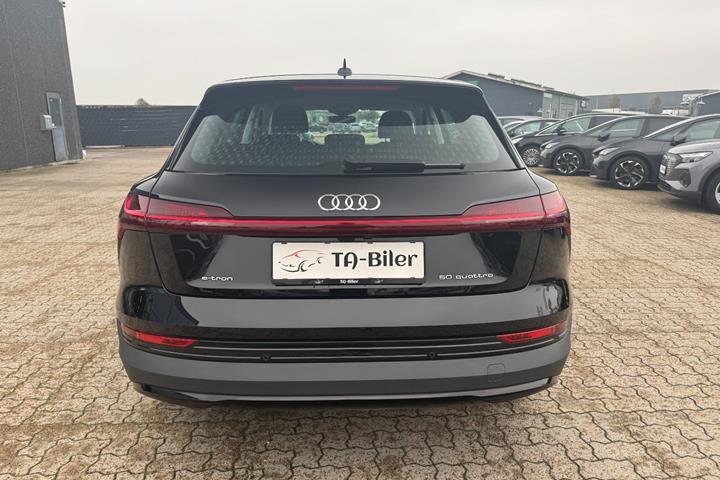 Sort Audi e-tron fra 2022