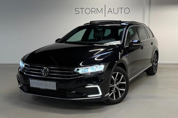 Sort VW Passat fra 2021